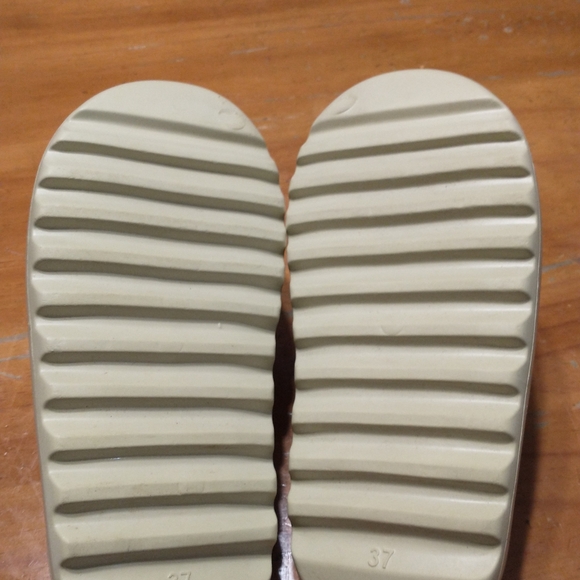 Ego slides pistachio green like new condition size 6 - Picture 4 of 5